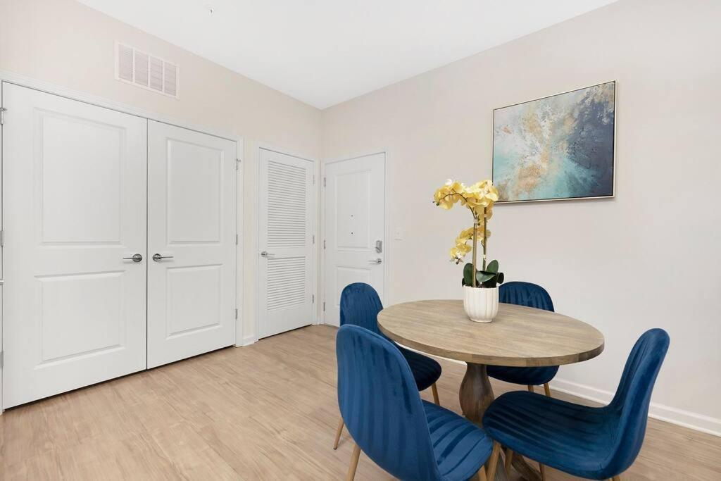 Stylish New Condo In Concord Exterior photo